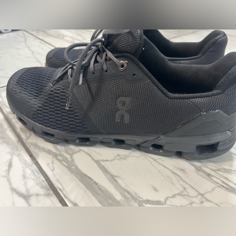 On Running - Picture 3 of 6